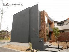 階段窓の家。