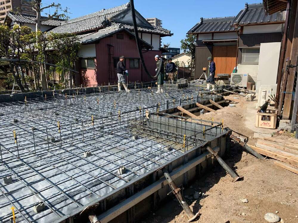 基礎　生コン施工中