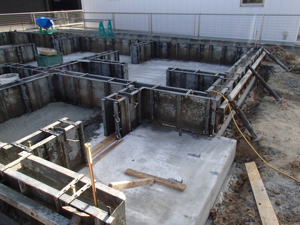 基礎工事中