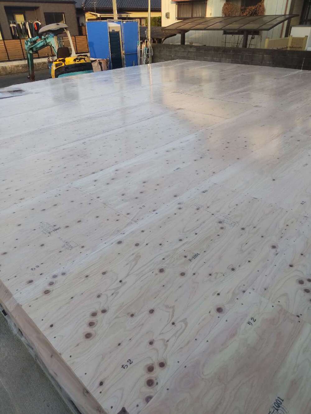 土台敷を行いました。